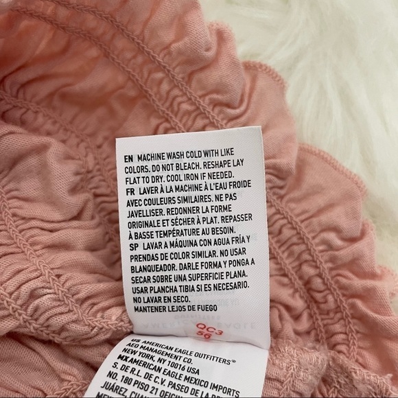 AMERICAN Eagle Pink Crop Top With Daisy Pattern Size Small - Picture 7 of 7